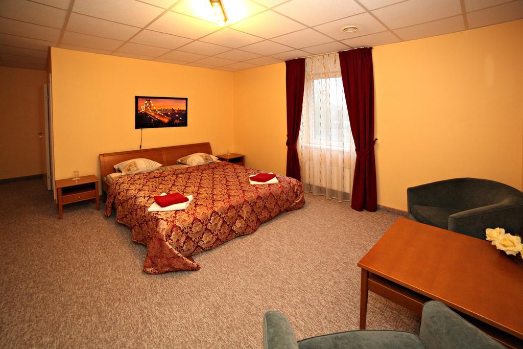 Hotel Zemgale Jelgava Zimmer foto